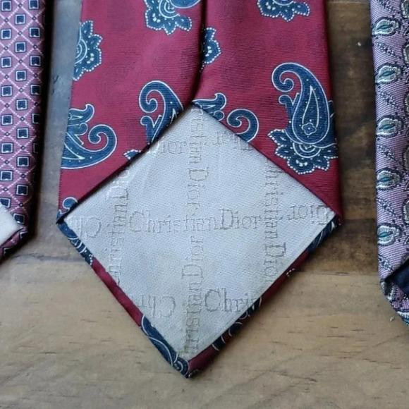 *BUNDLE* THREE DESIGNER TIES - Picture 4 of 7